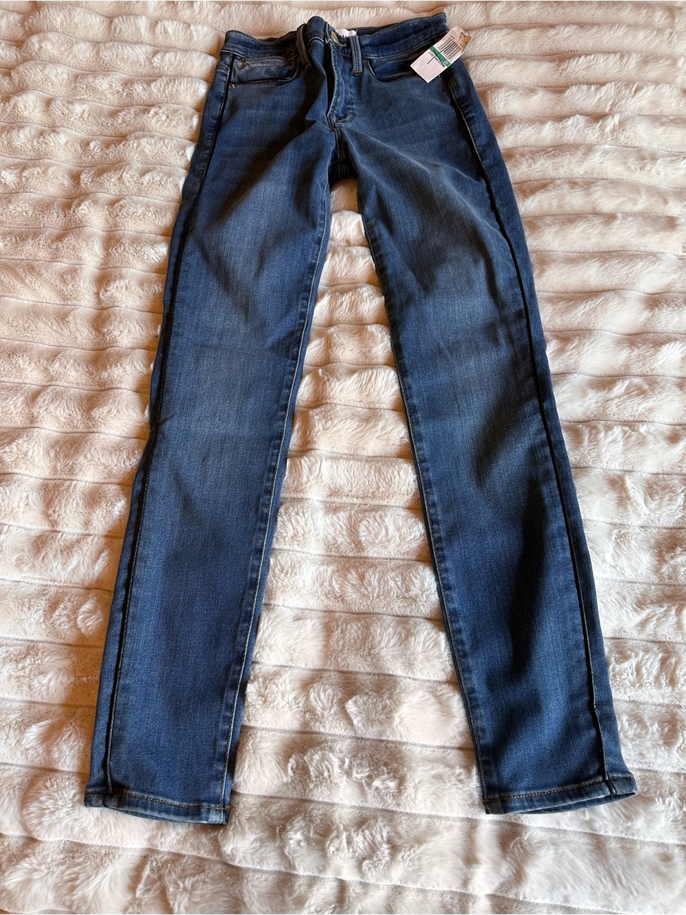 Frame Denim Skinny Jeans in Dark Blue Wash